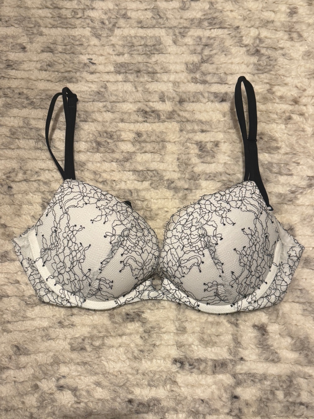 Victorias Secret Very Sexy Lace Push Up Bra White Black 32C